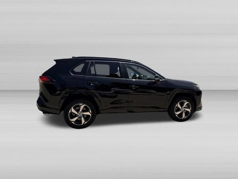 Used 2025 Toyota RAV4 SE w/ Weather & Moonroof Package AWD/4WD image 5