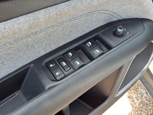 Used 2024 Jeep Compass Latitude AWD/4WD image 9