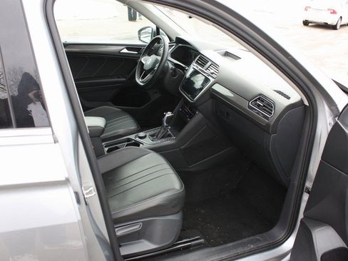 Used 2024 Volkswagen Tiguan SE image 14