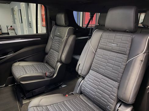 Used 2026 Cadillac Escalade ESV V w/ LPO, ONYX Package AWD/4WD image 15