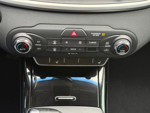 Used 2016 Kia Sorento SX image 26