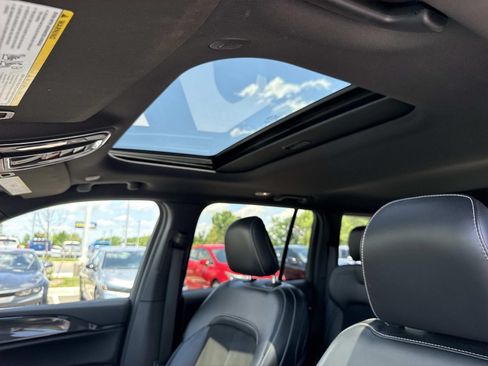 Used 2023 Jeep Grand Cherokee Altitude AWD/4WD image 9