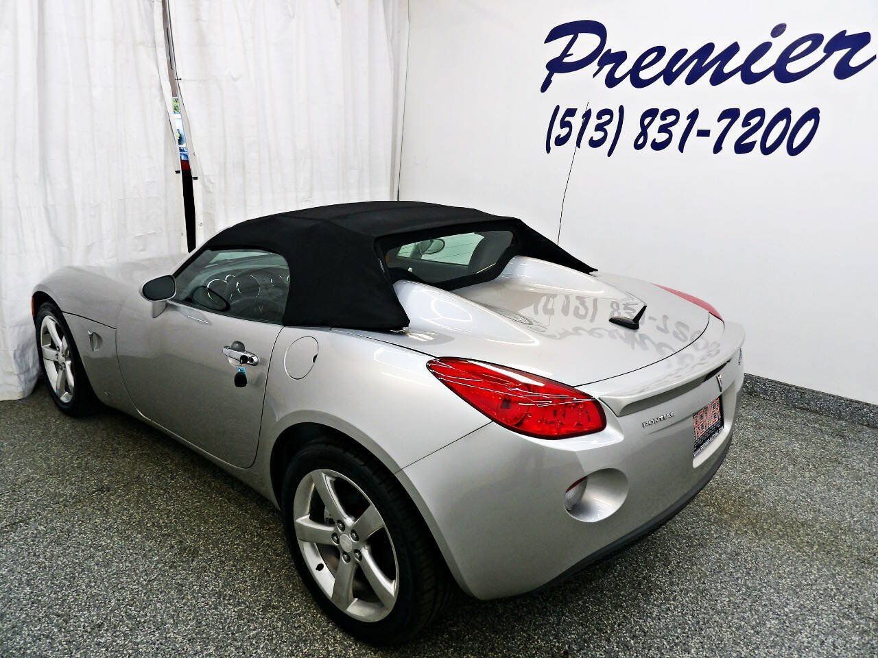 Used 2007 Pontiac Solstice Convertible w/ Premium Package RWD image 4