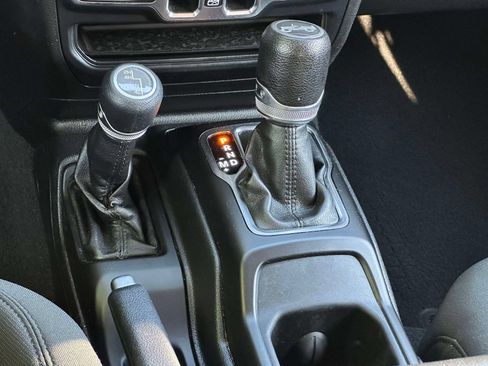 Used 2018 Jeep Wrangler Unlimited Sport S AWD/4WD image 18