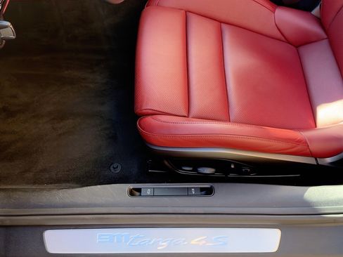 Certified 2021 Porsche 911 Targa 4S image 18