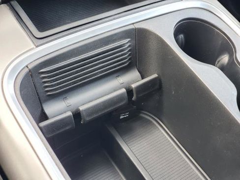 Used 2018 RAM 1500 SLT image 17