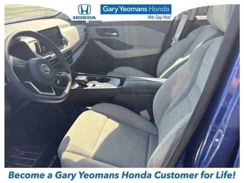 Used 2021 Nissan Rogue SV image 1