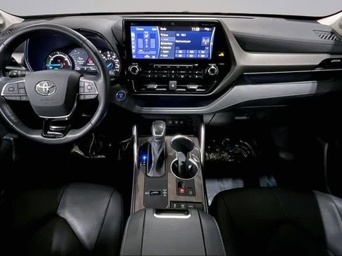 Used 2021 Toyota Highlander Limited image 18