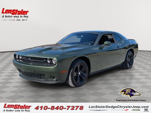 Used 2023 Dodge Challenger SXT image 1