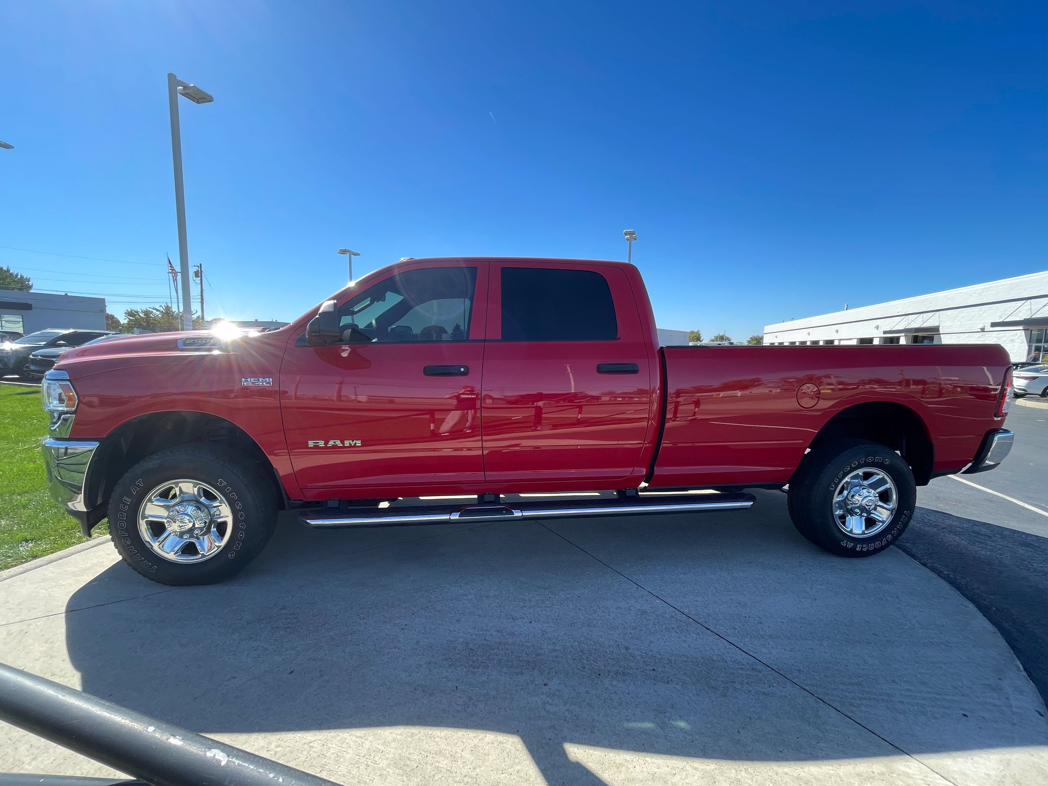 Used 2022 RAM 2500 Tradesman w/ Chrome Appearance Group AWD/4WD image 4