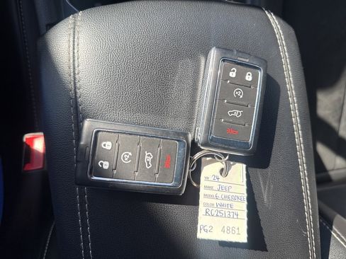 Certified 2024 Jeep Grand Cherokee Altitude image 23