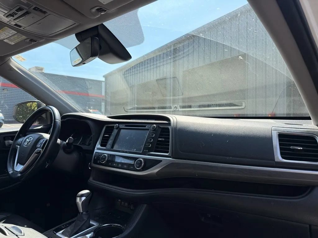 Used 2017 Toyota Highlander Limited w/ Protection Package #3 AWD/4WD image 13