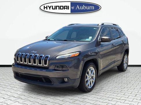Used 2016 Jeep Cherokee Latitude FWD image 10