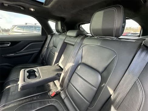 Used 2018 Jaguar F-PACE R-Sport image 16