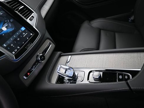 New 2025 Volvo XC90 T8 Ultra w/ Protection Package Premier image 17