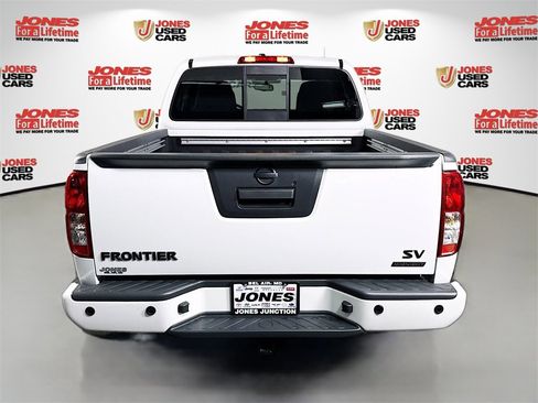 Certified 2020 Nissan Frontier SV w/ Midnight Edition Floor Mats image 16