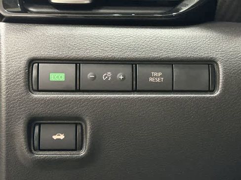 Used 2025 Nissan Sentra SV w/ SV Premium Package FWD image 19