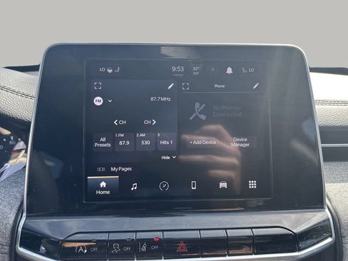 Used 2025 Jeep Compass Latitude w/ Sun & Sound Group AWD/4WD image 18
