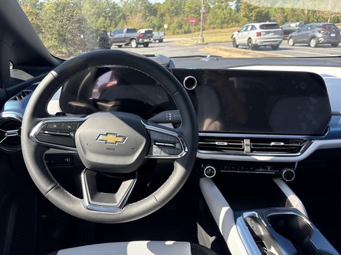 New 2026 Chevrolet Equinox EV LT image 23