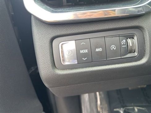 Used 2025 GMC Acadia Elevation image 31