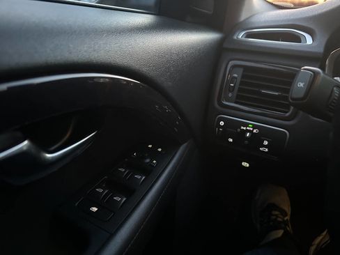 Used 2016 Volvo XC70 T5 Premier w/ Proximity Package image 18