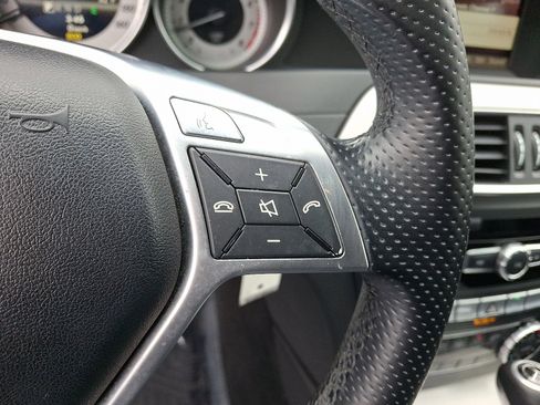 Used 2013 Mercedes-Benz C 300 Sport image 23