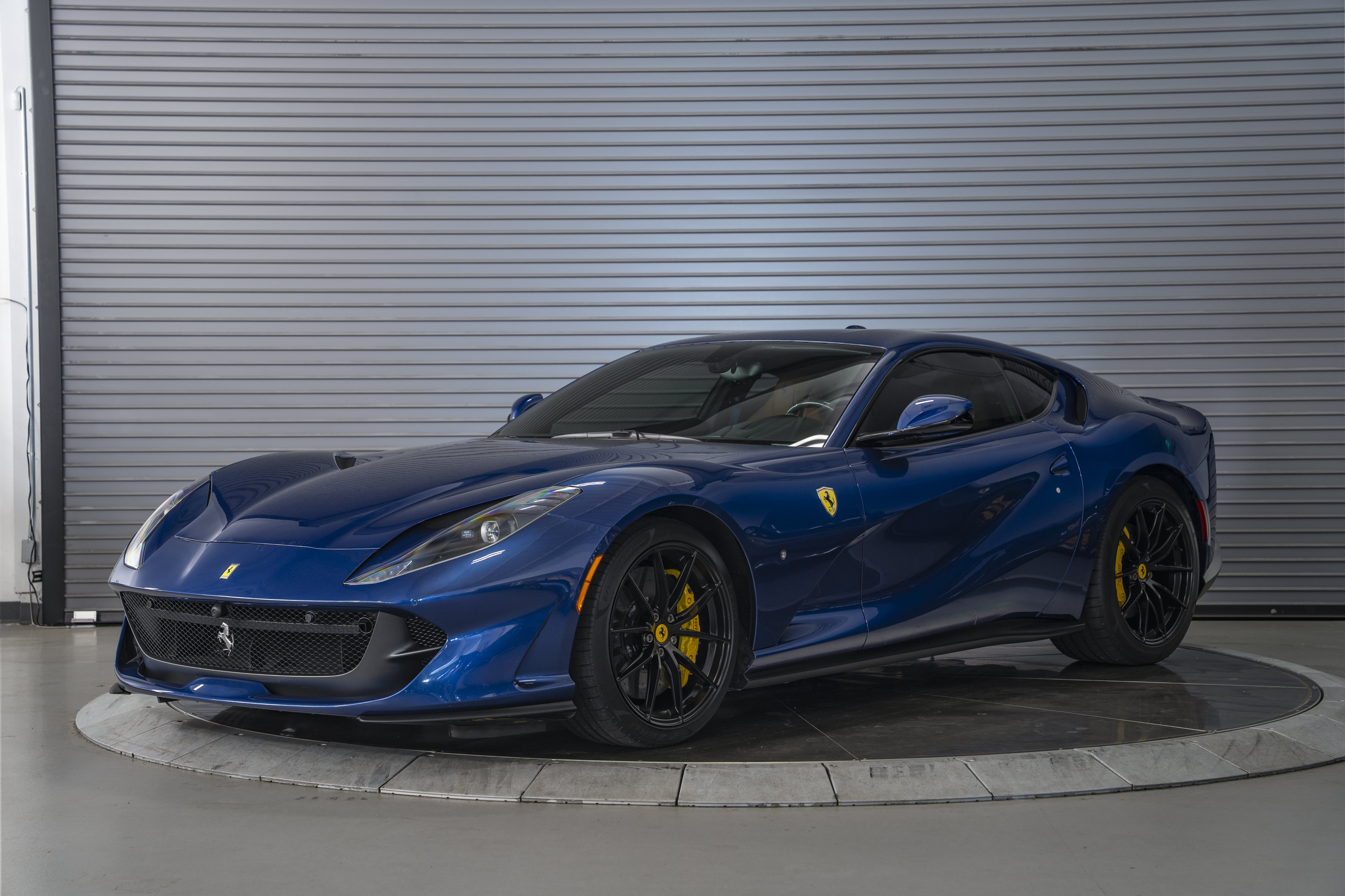 Used 2019 Ferrari 812 Superfast RWD image 1