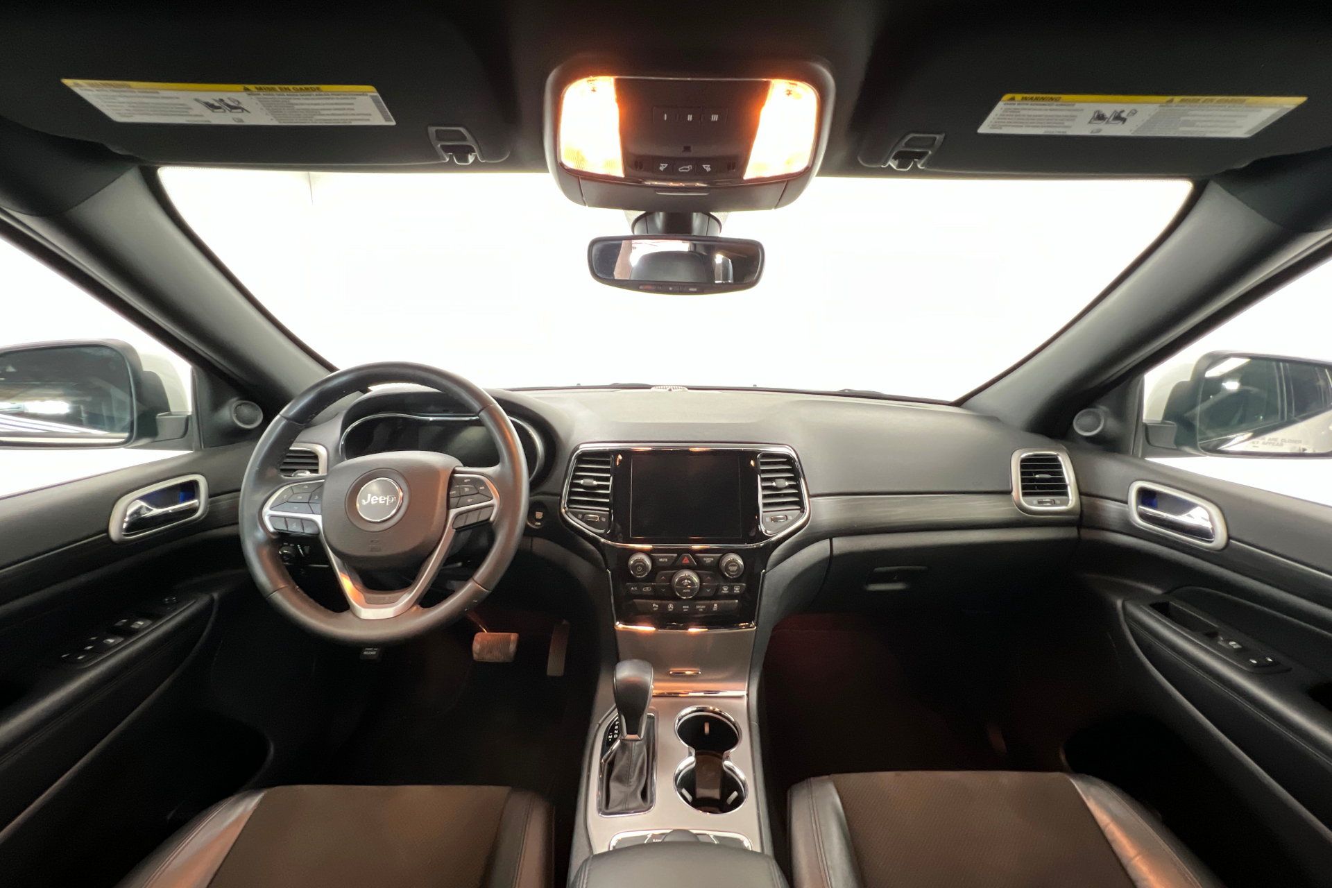 Certified 2022 Jeep Grand Cherokee Laredo X AWD/4WD image 9