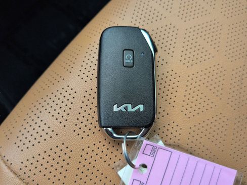Certified 2024 Kia Seltos EX FWD image 35