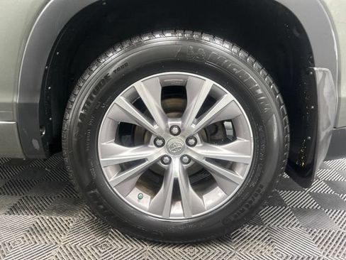 Used 2014 Toyota Highlander XLE AWD/4WD image 9