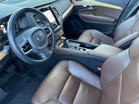 Used 2022 Volvo XC90 T6 Momentum w/ Climate Package image 4