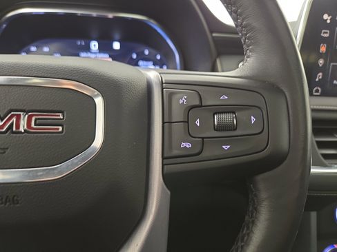 Used 2022 GMC Yukon SLT w/ SLT Premium Package image 17