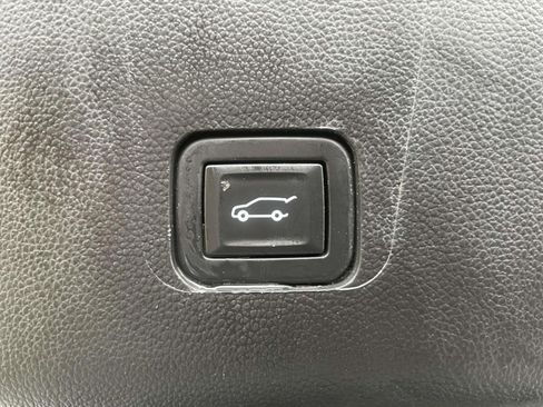 Used 2021 Chevrolet Traverse LT AWD/4WD image 9