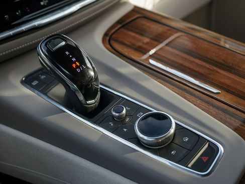 Used 2024 Cadillac Escalade ESV Sport Platinum image 18