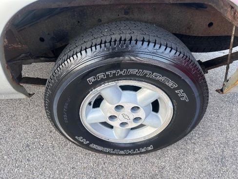 Used 2000 Chevrolet S10 Pickup LS w/ Preferred Equipment Group image 15