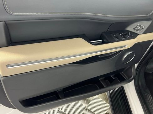 Used 2024 Ford Expedition Max XLT image 25