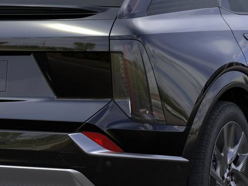 New 2027 Cadillac Optiq Luxury w/ LPO, Floor Liner Package AWD/4WD image 11