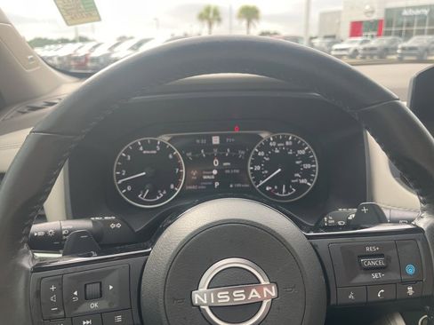 Used 2023 Nissan Rogue SL w/ SL Premium Package FWD image 12