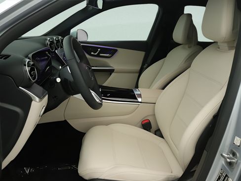 Used 2025 Mercedes-Benz GLC 350e 4MATIC image 30