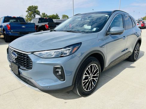 Used 2025 Ford Escape PHEV w/ PHEV Premium Package image 39