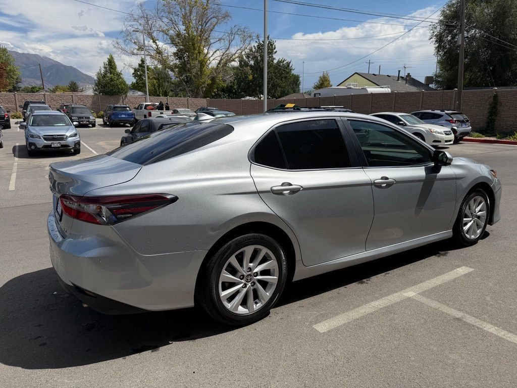Used 2021 Toyota Camry LE FWD image 5