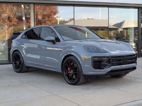 New 2026 Porsche Cayenne Turbo image 7
