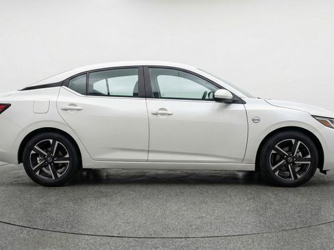 Used 2025 Nissan Sentra SV FWD image 8