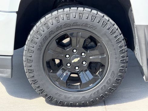 Used 2018 Chevrolet Silverado 1500 LTZ Z71 w/ LTZ Plus Package AWD/4WD image 6