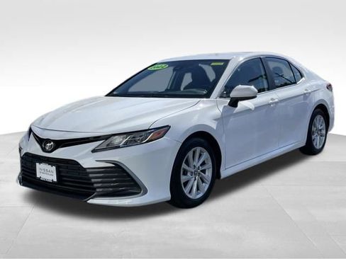 Used 2022 Toyota Camry LE FWD image 2