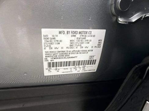 Used 2020 Ford Explorer Platinum w/ Premium Technology Package AWD/4WD image 36