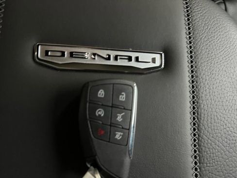 Used 2025 GMC Yukon XL Denali w/ Denali Reserve Package image 26