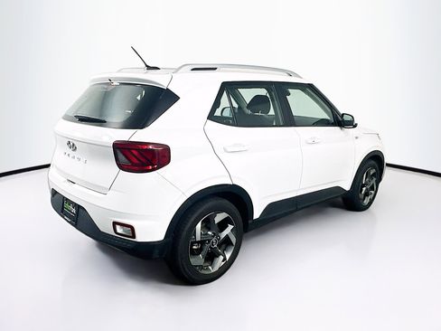 Used 2024 Hyundai Venue SEL image 9