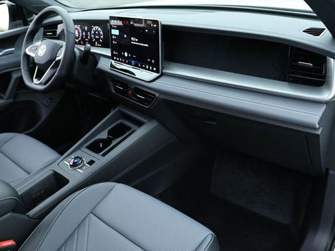 New 2026 Volkswagen Tiguan SE R-Line AWD/4WD image 40
