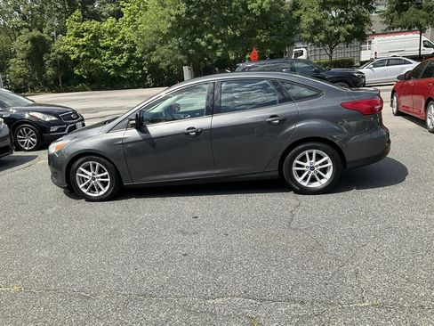 Used 2017 Ford Focus SE FWD image 8